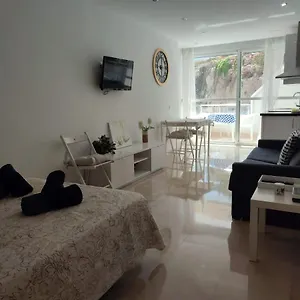 apartamento-la-roca-chica.hotelsinnerja.org/